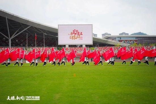 改编自彼得·克罗伊德小说《丹·雷诺和莱姆豪斯的杀人魔》。讲述1880年伦敦的莱姆豪斯区产生谋杀案，人们以为这是古须生物石伟人所为，但本相还有隐情。